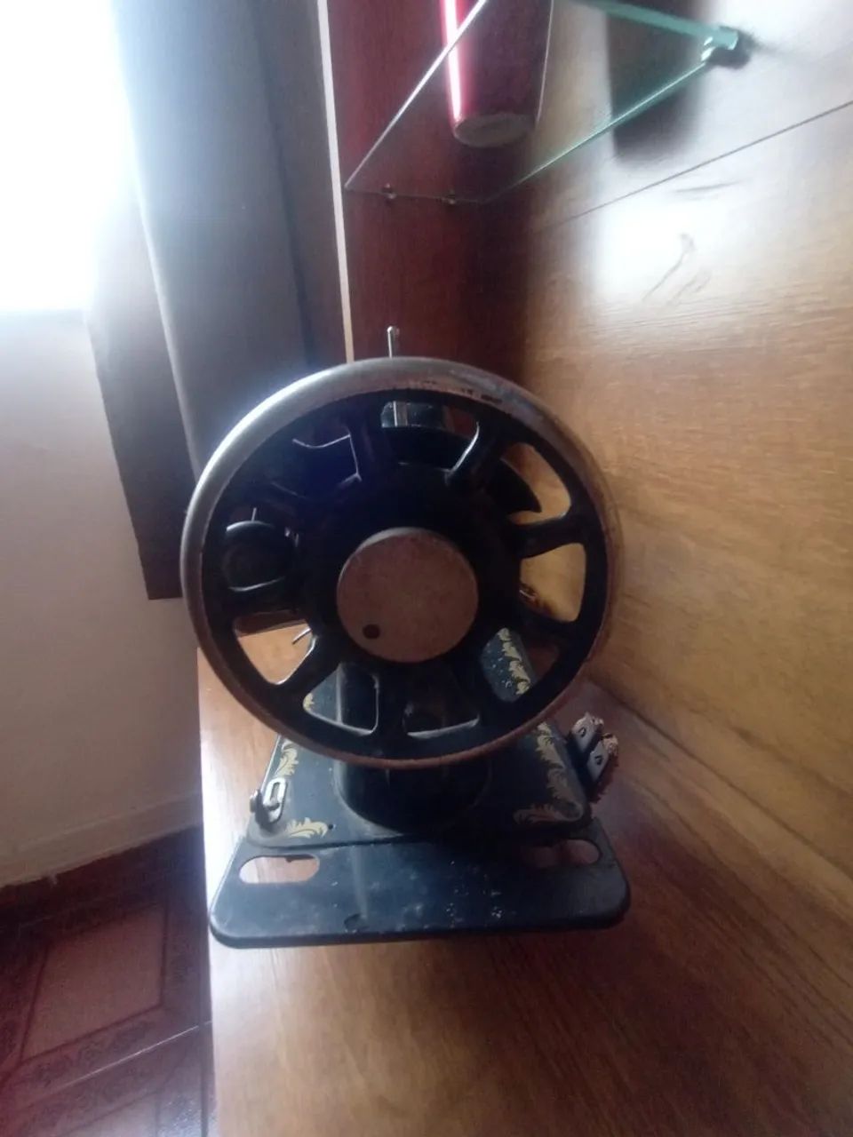 Máquina de custura antiga  - Foto 3