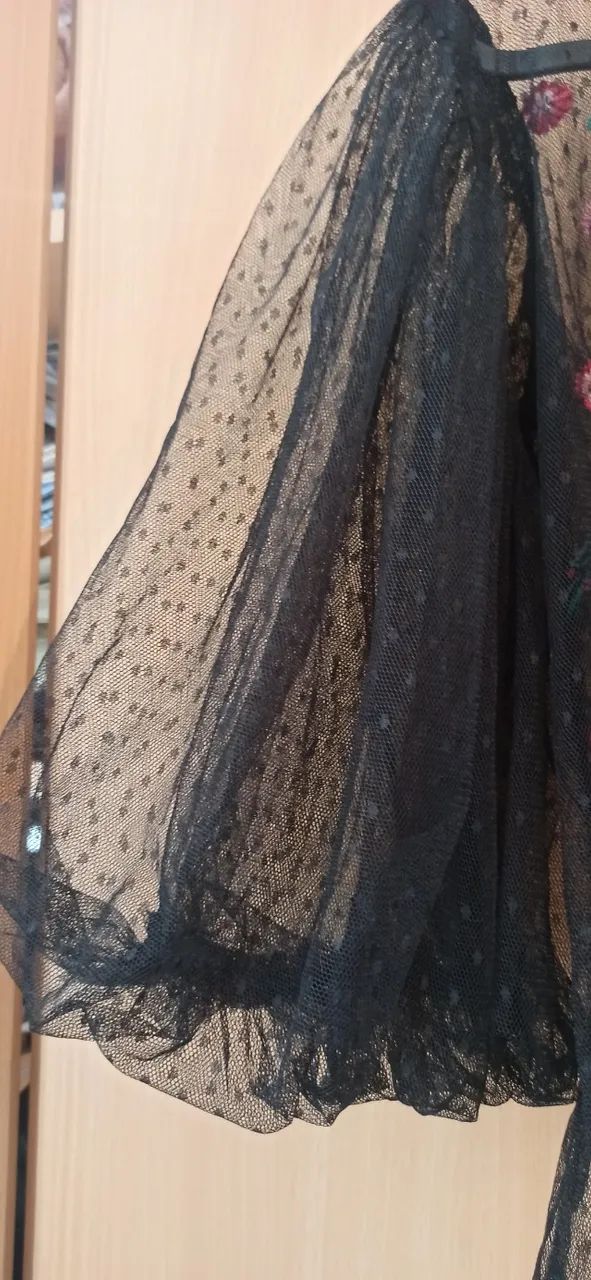 blusa ZARA em tule com bordado - Foto 5