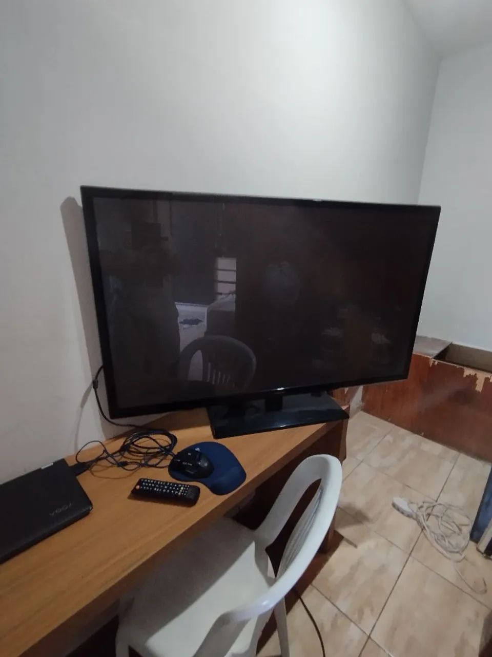 Televisão Samsung plasma 51 polegadas.