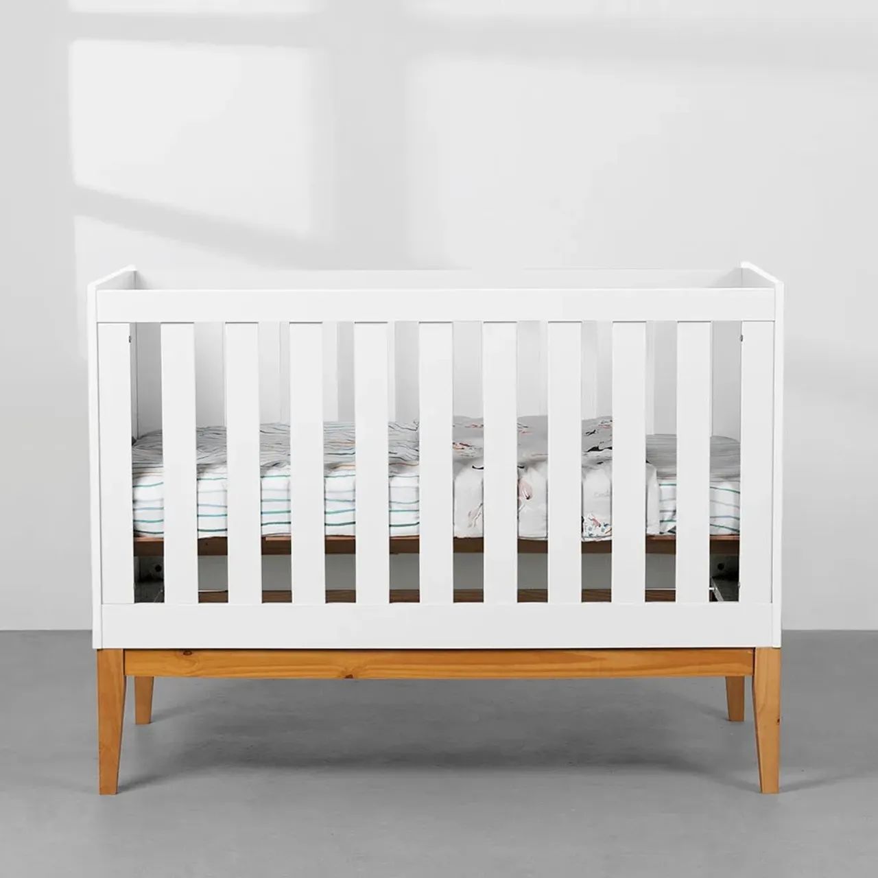 Berço mini cama com colchão e protetor - bem conservado 