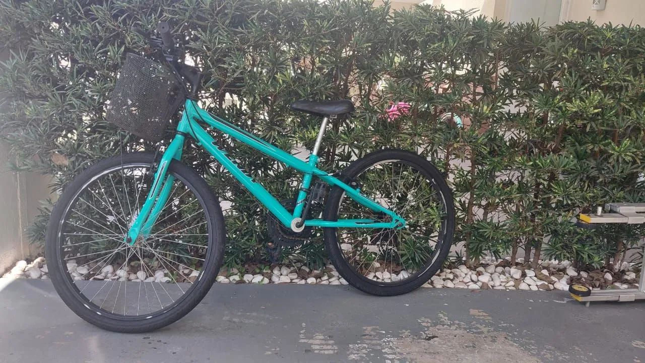 Vendo bicicleta aro 24 com 21 marchas - Foto 2