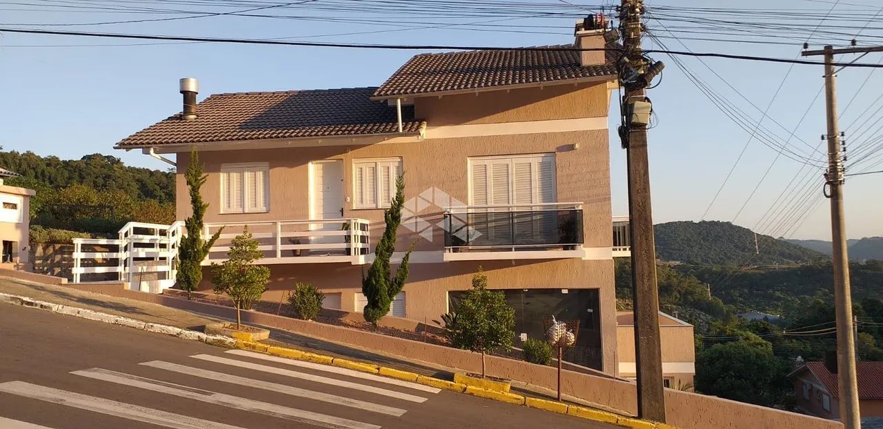 Casa com 3 Dormitórios e sala comercial - Foto 4