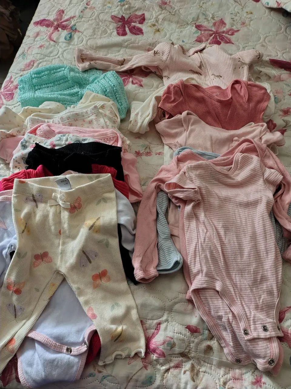 Kit roupinhas de bebê, Carter's e peças diversas 