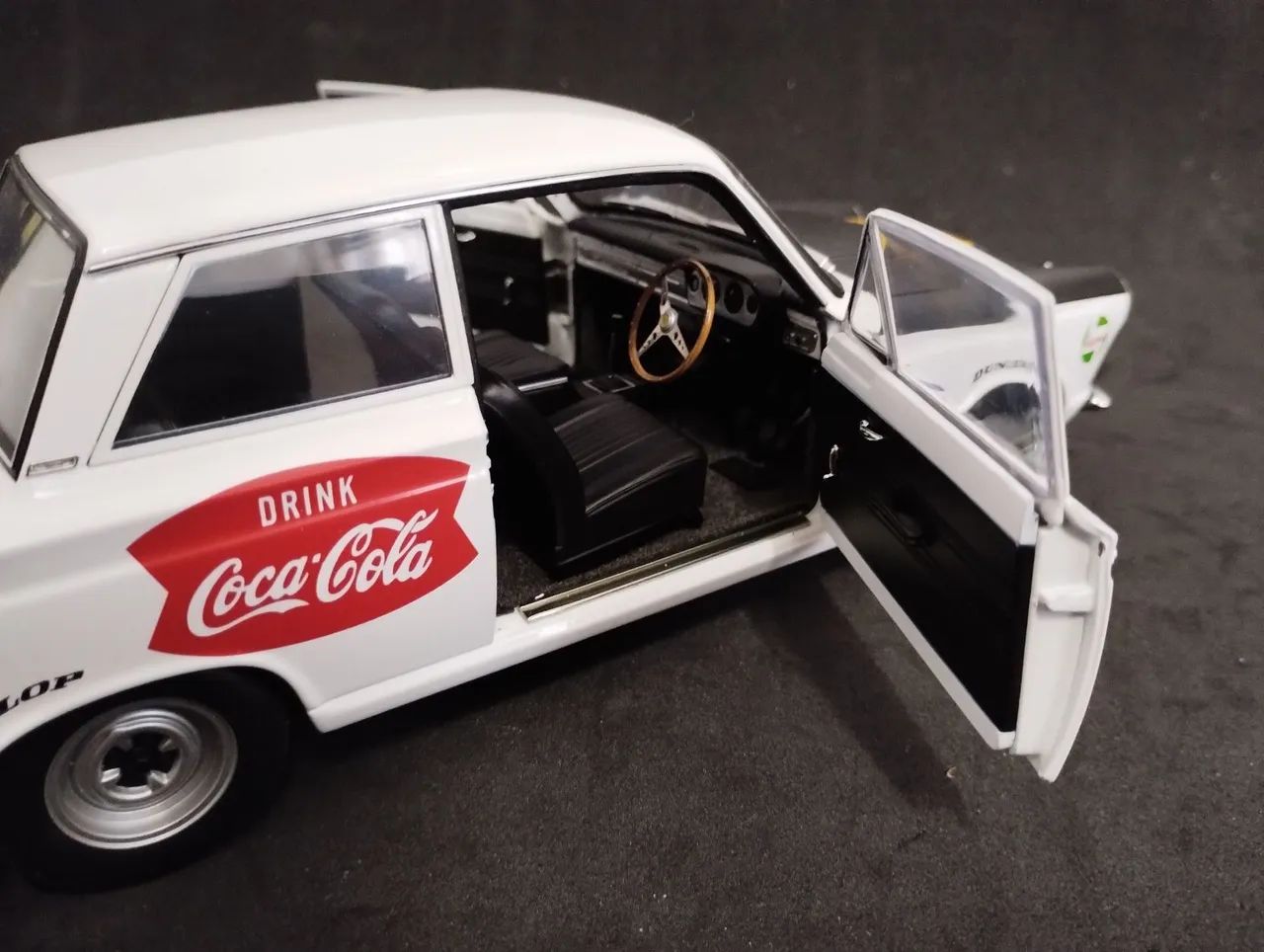 Miniatura antiga rara autoart 1/18 Ford Cortina Rally safari Kenya
