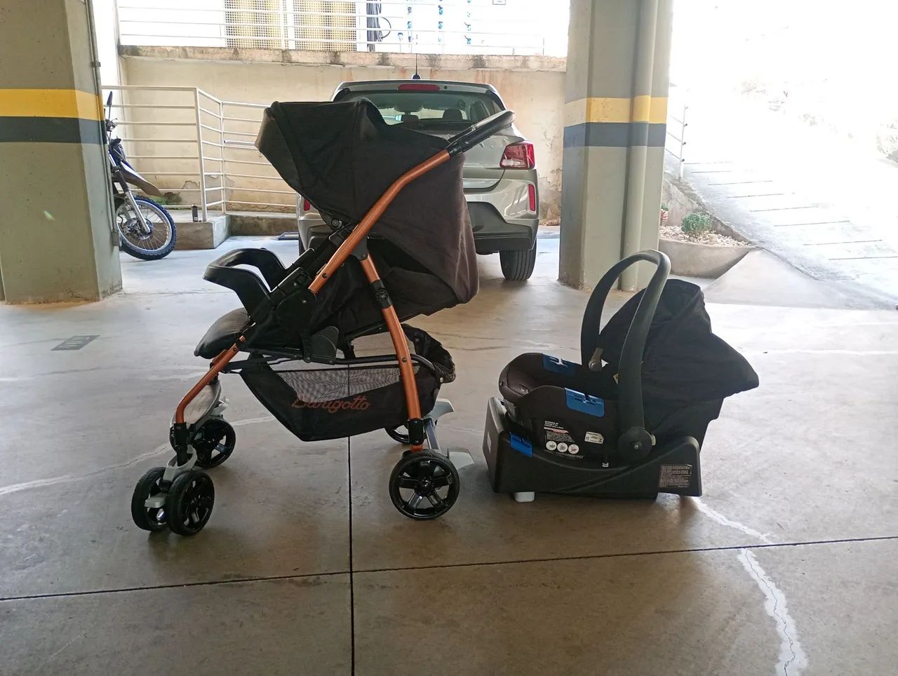 Carrinho e bebe conforto 