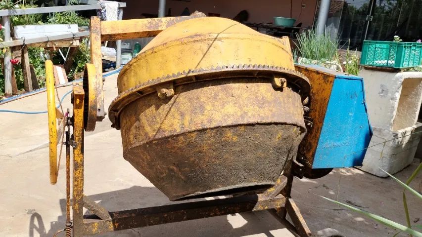 Vendo uma betoneira 3800.00 com motor  - Foto 4