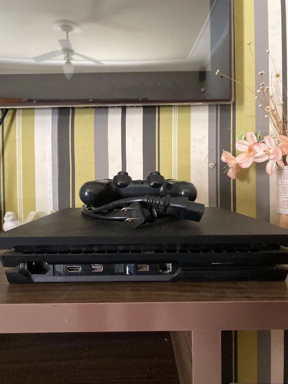 PS4 PRO com controle e cabo HDMI e de alimentação  - Foto 4