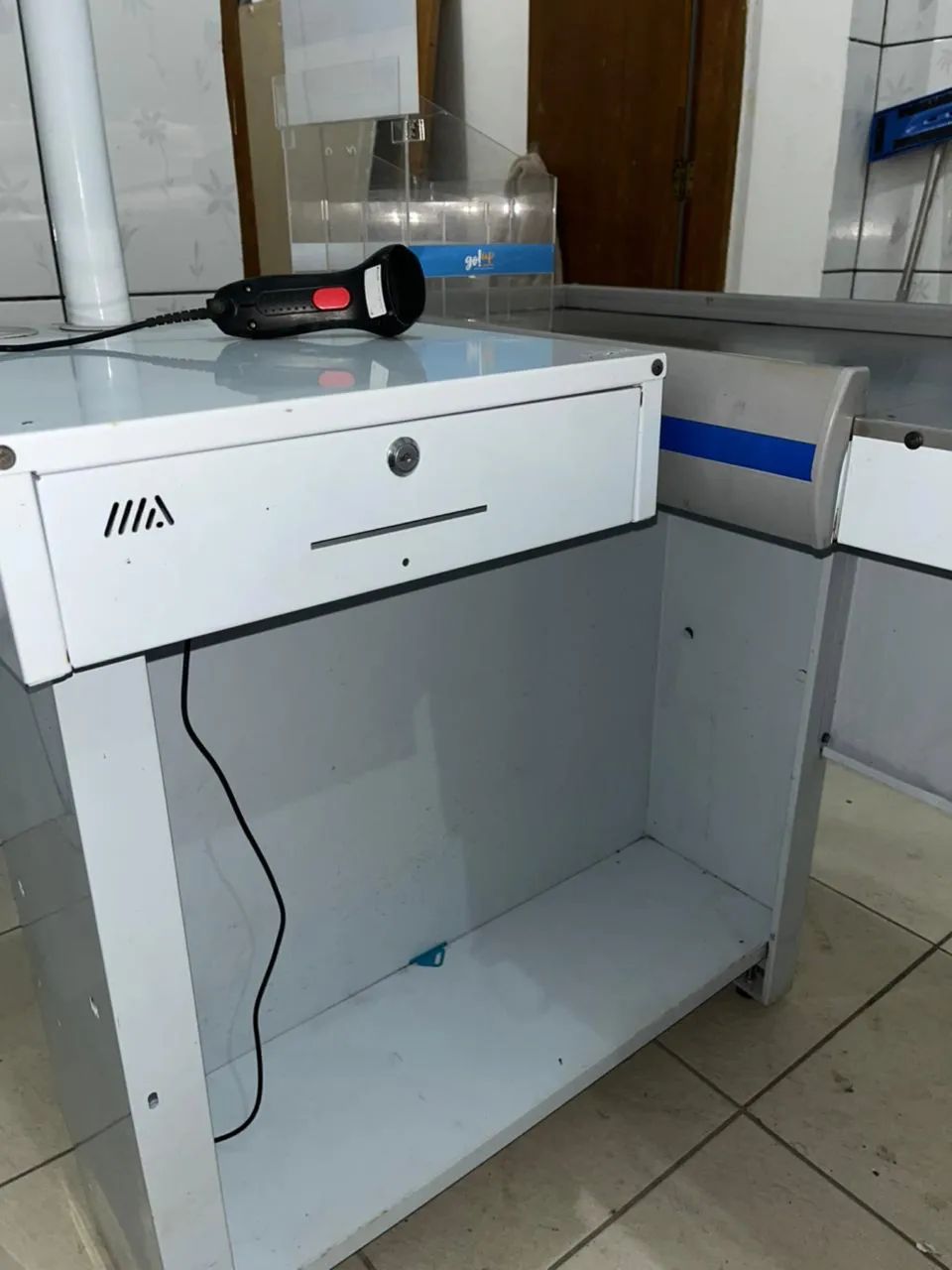 Balcão com balança de caixa  +  leitor móvel de código de barras 2800,00. - Foto 4