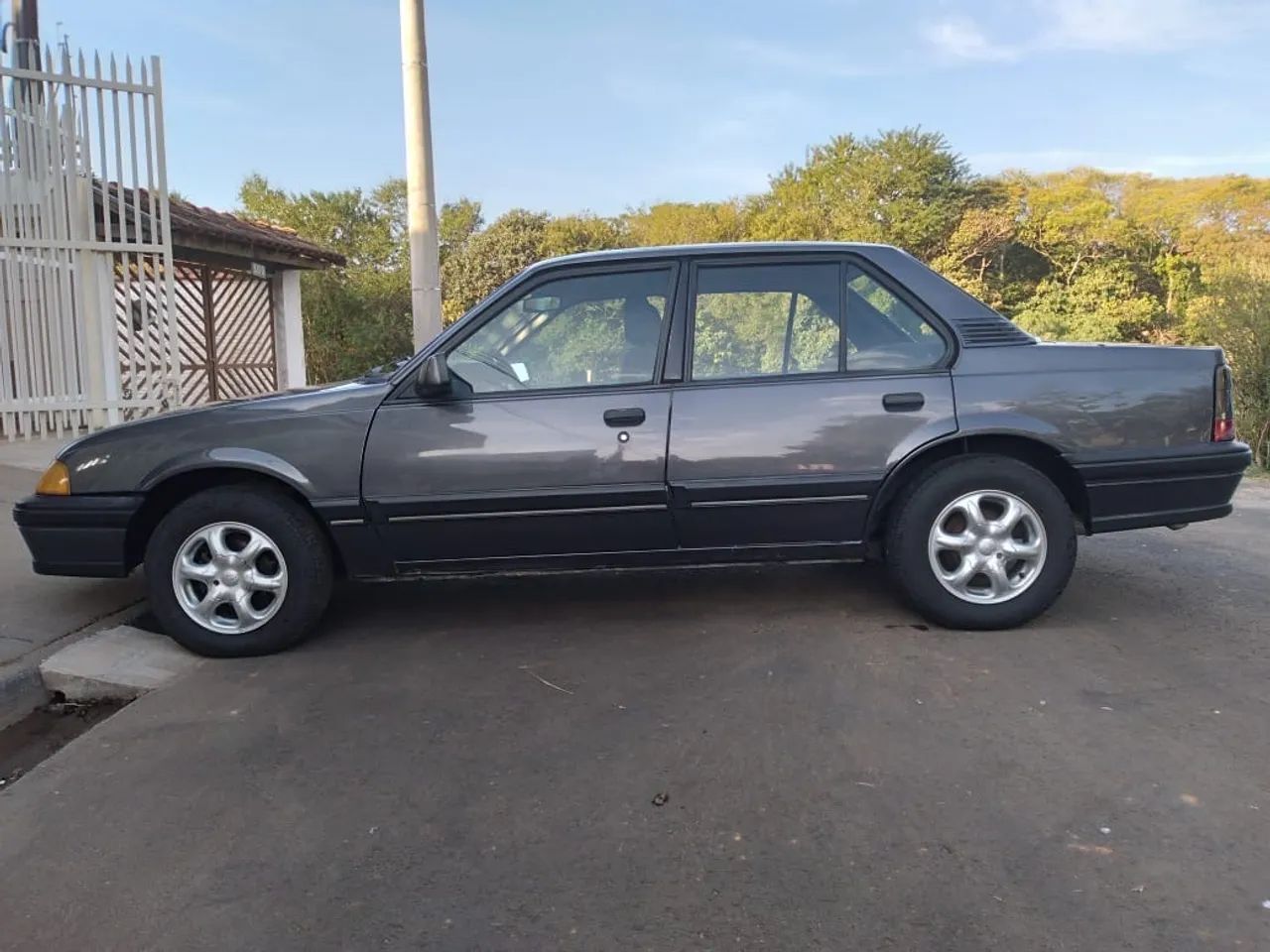 Chevrolet Monza GL 1.8 Efi/ SL/ L/ 650/barc. 2e4p (álcool) 1993