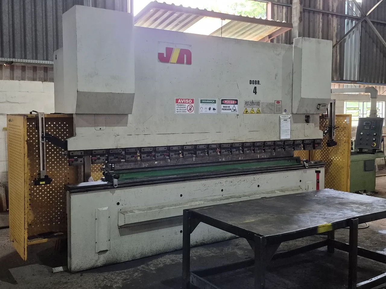 Prensa dobradeira cn Jin 250 x 4000mm