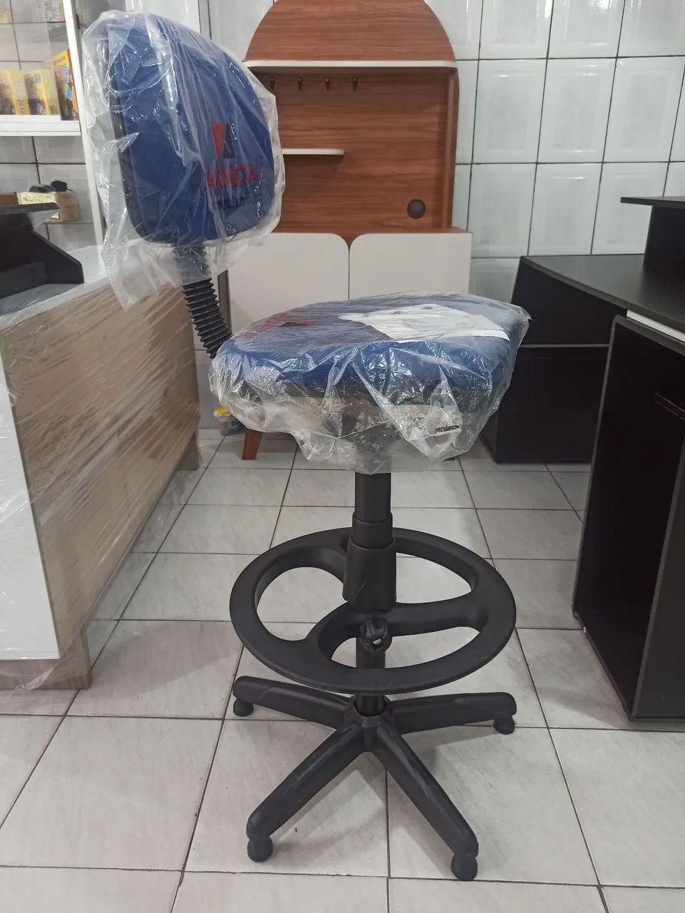 Cadeira Caixa com 78cm de altura 