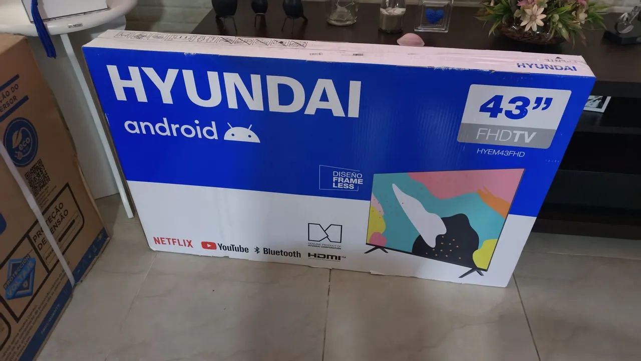 Tv smart 43 polegadas Hyundai nova, na caixa. 