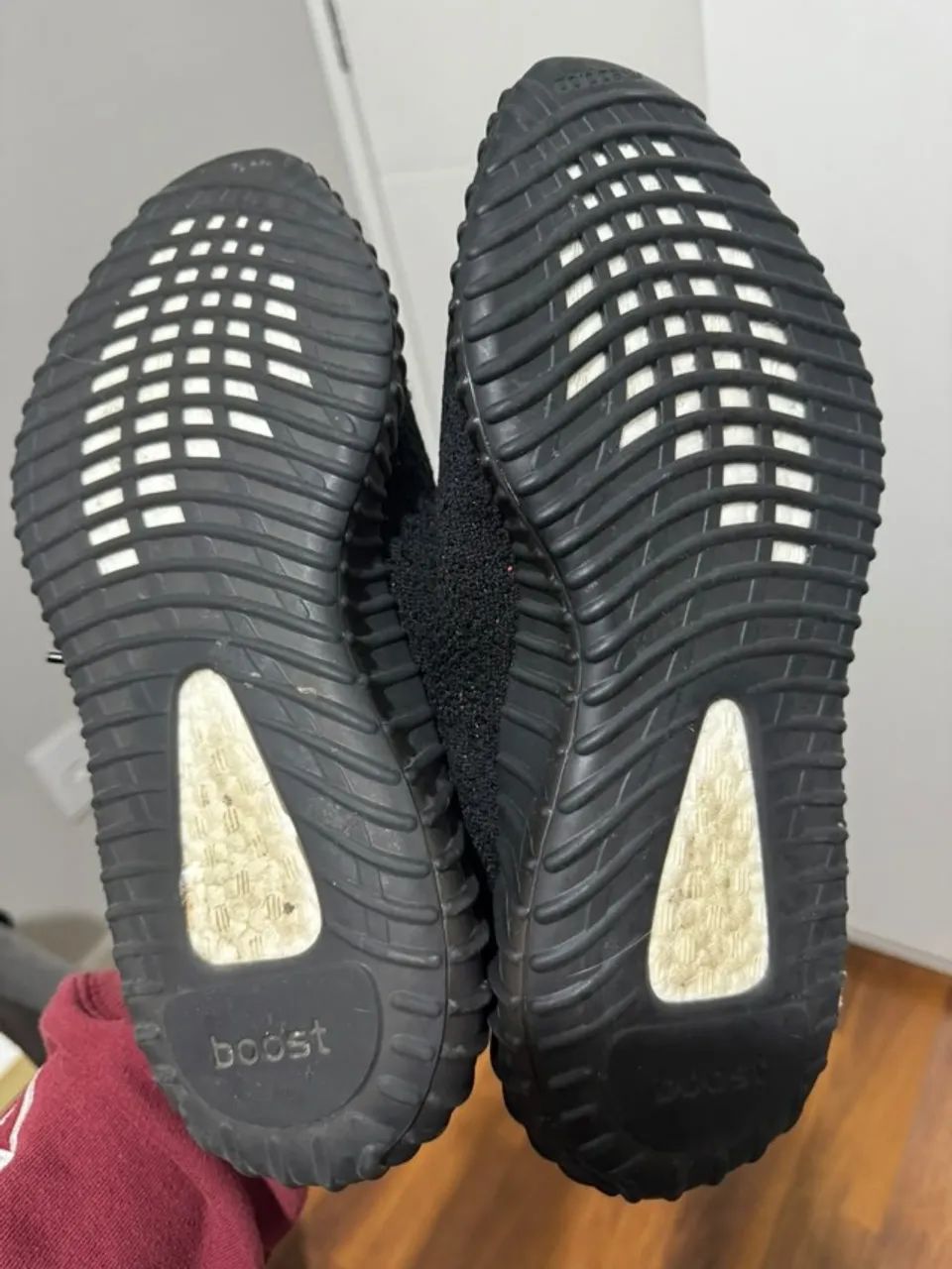 Yeezy Boost 350 v2 Core Black Red - Foto 4