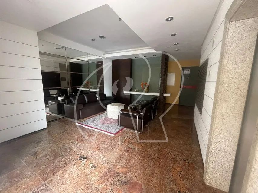 Excelente localização, amplo apartamento com 04 suítes, jacuzzi, DCE, wc's com armários e  - Foto 3