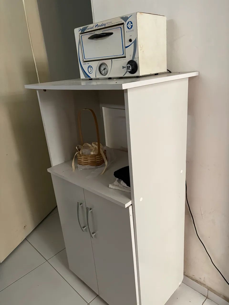 KIT BANCADA, EXPOSITOR E ARMÁRIO DE MANICURE - Foto 4