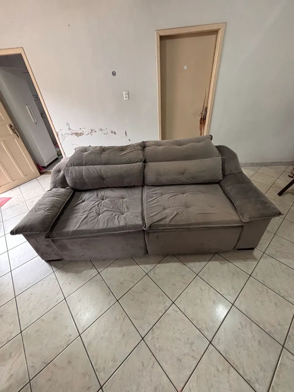 Sofá retrátil e reclinável cinza -2,38 m