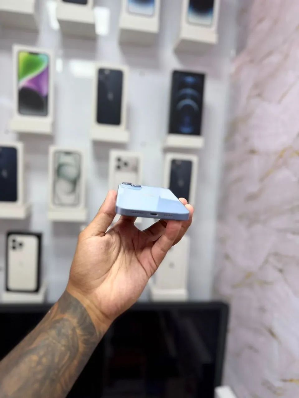 IPHONE 14 PLUS 256GB<br>R$ 2.850,00 MUITO LINDO - Foto 3