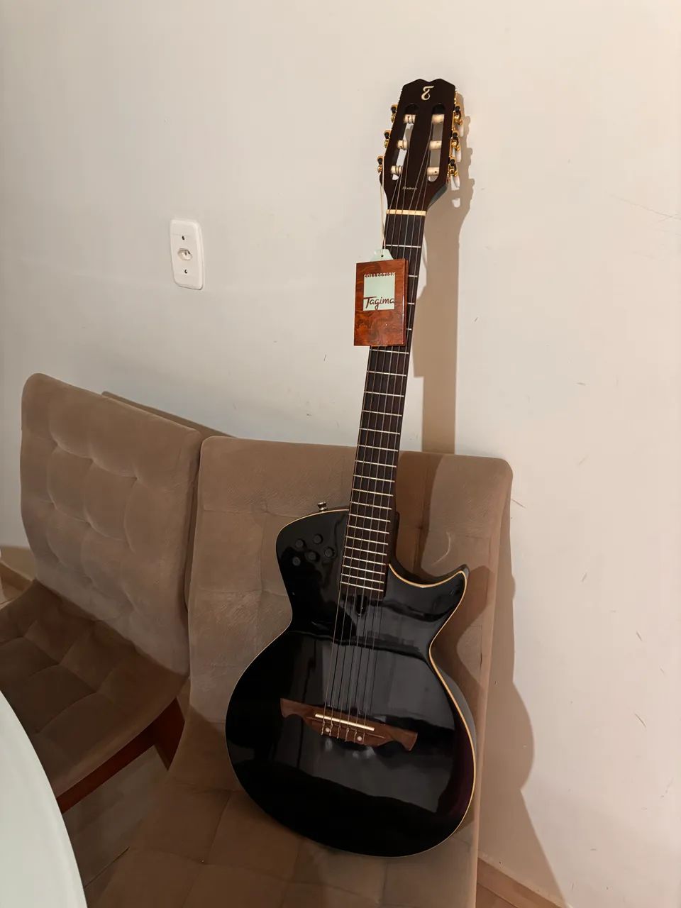 Violão tagima