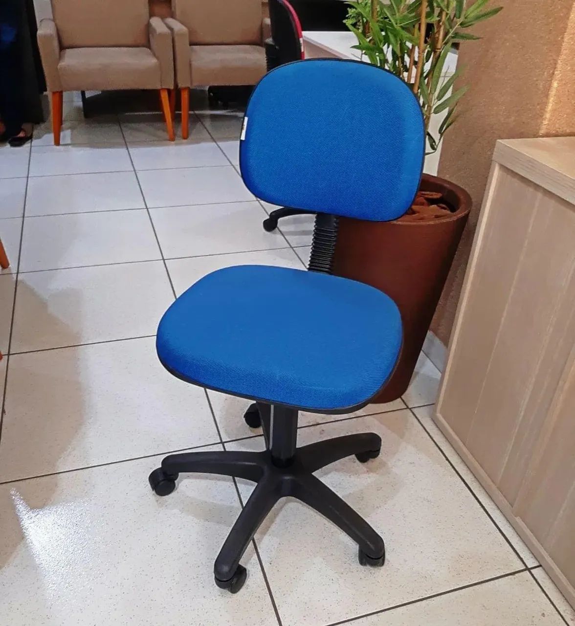 Cadeira giratória para escrivaninha  - Foto 2