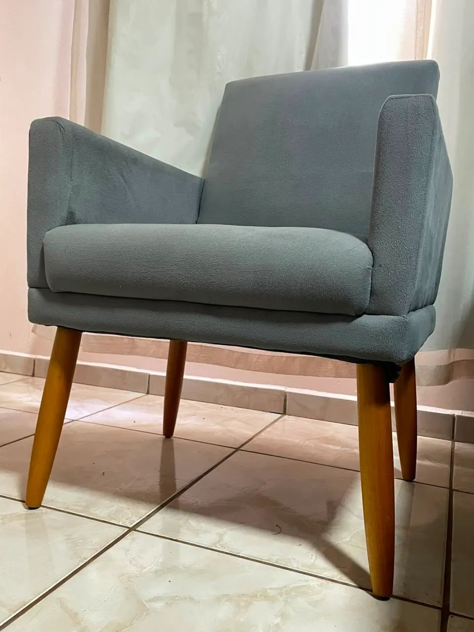 Poltrona decorativa cinza  - Foto 4