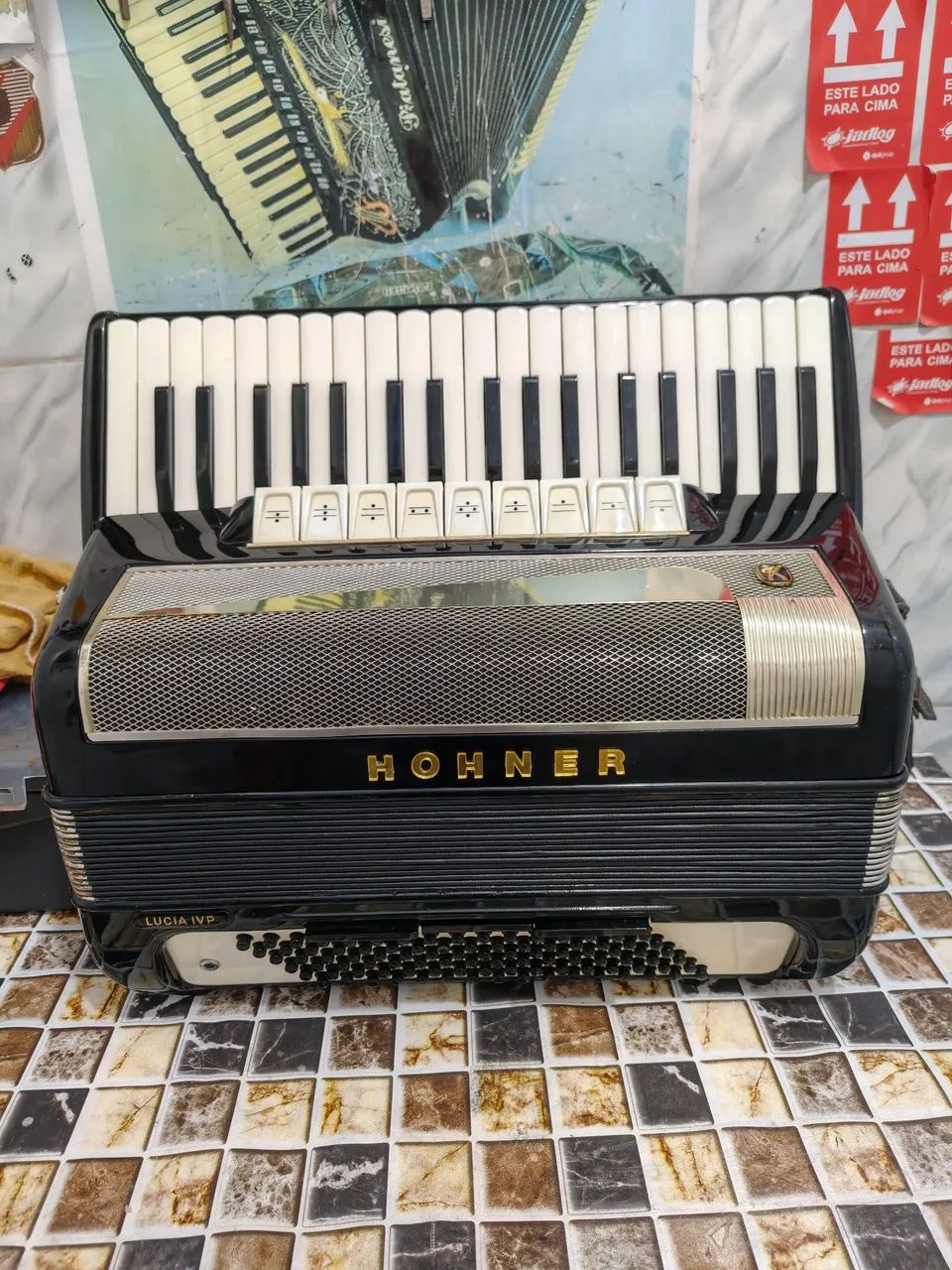 Sanfona HOHNER 96 baixos quartas - Foto 2