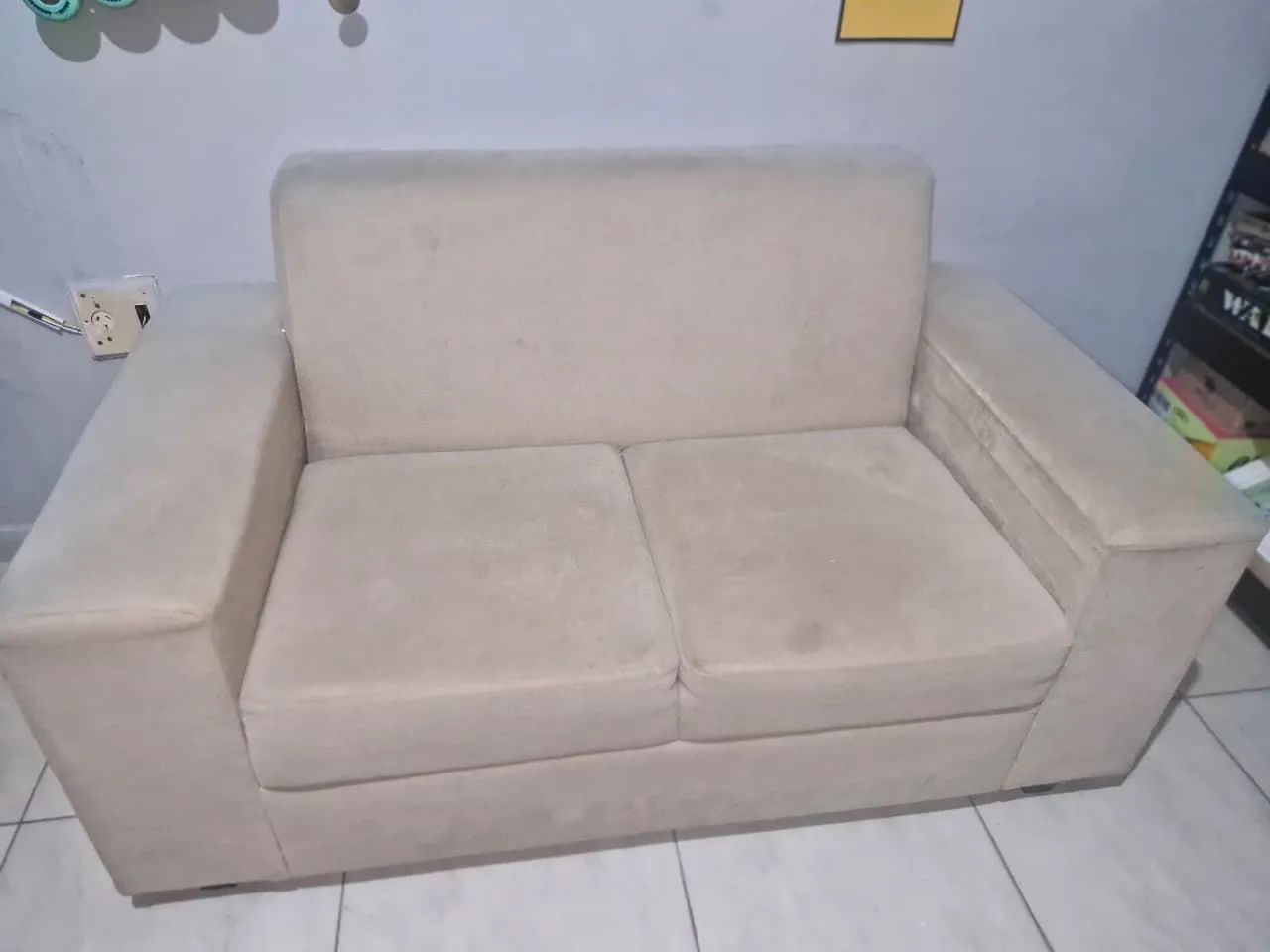 Sofá 2 lugares bege