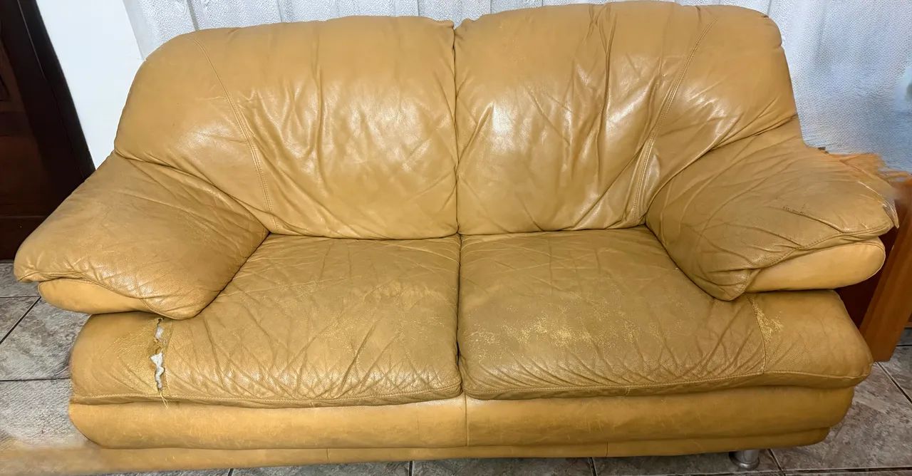 Conjunto de sofás 2 lugares de 1,60 3 lugares de 2,25 cm em couro para reforma  - Foto 2