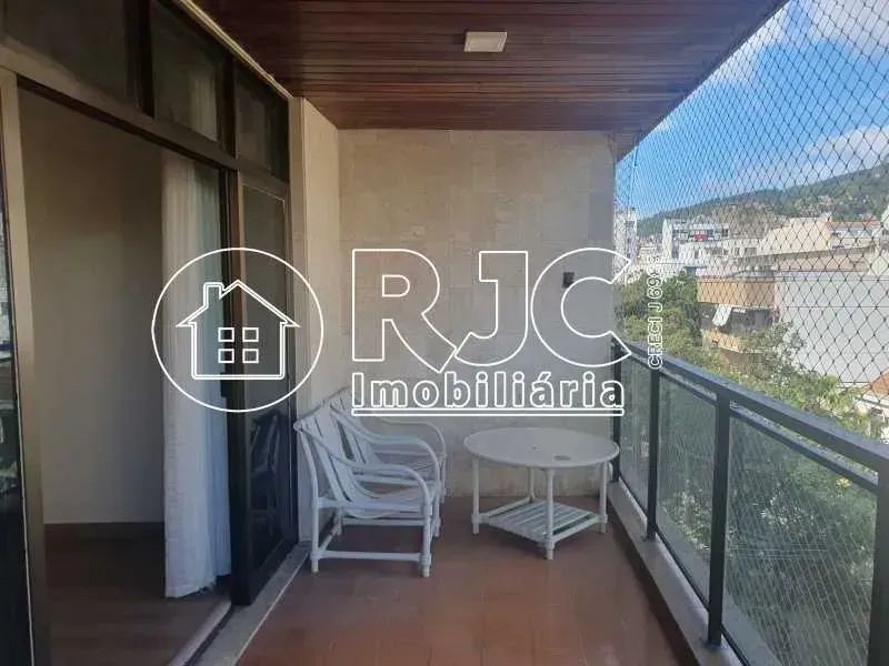 Mobilidade Total e Qualidade de Vida: 108m² com 3 Quartos, a Passos do Metrô e Comércio do