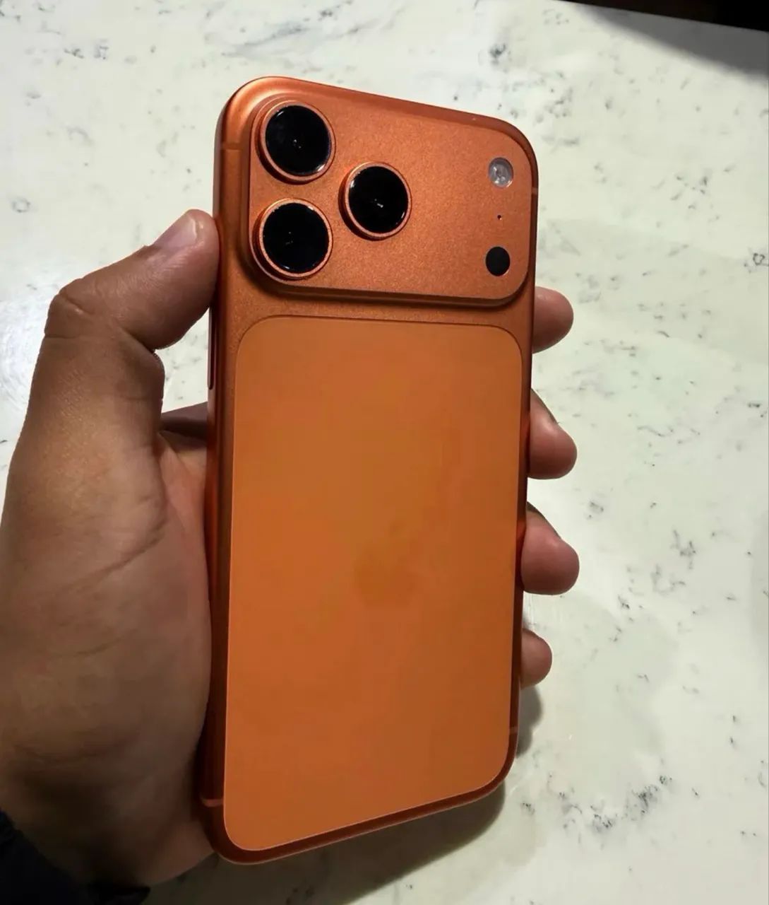 iPhone 17 pro Max - na caixa.
