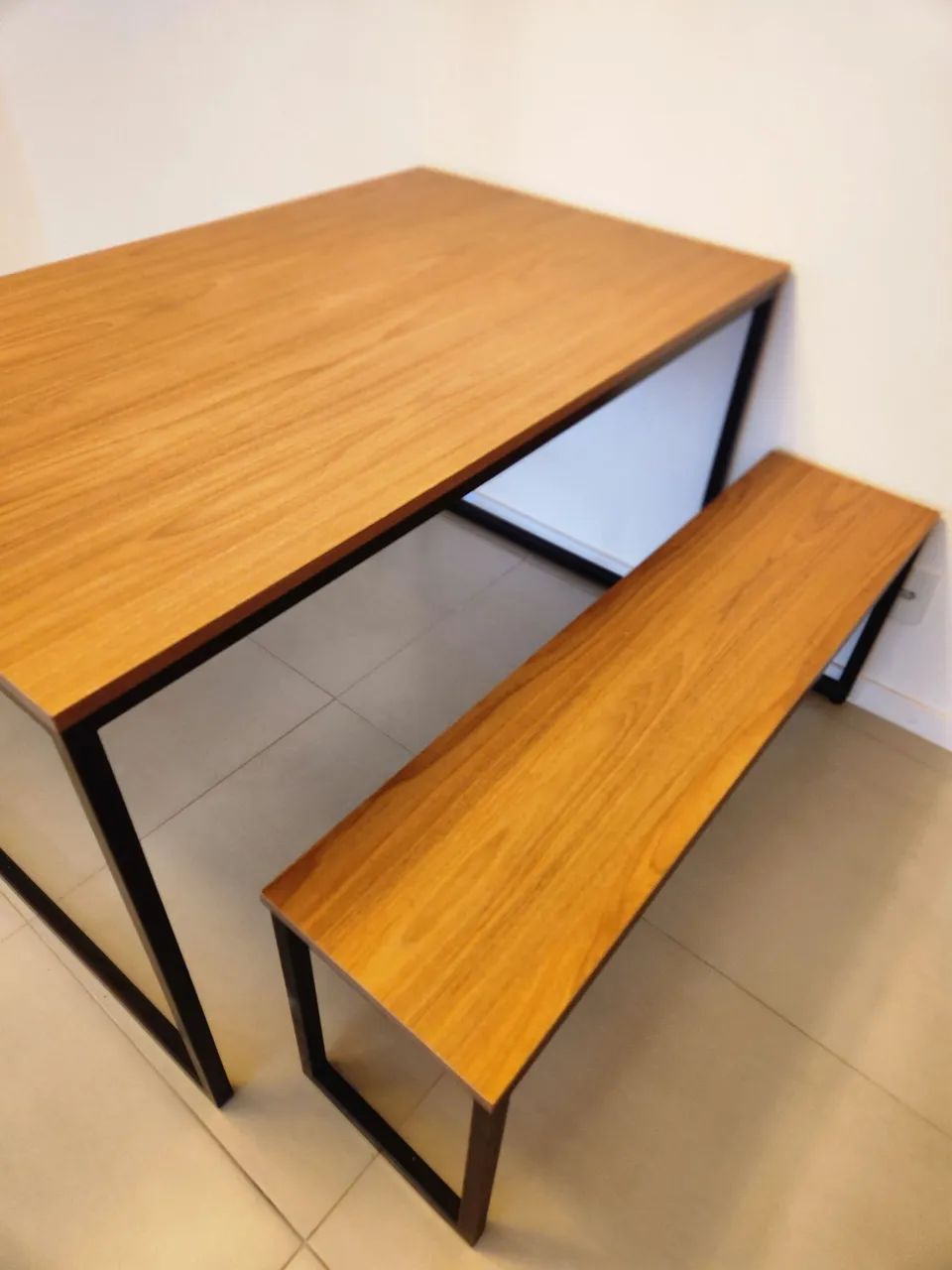 Intacta | Mesa estilo industrial com bancos - Foto 5