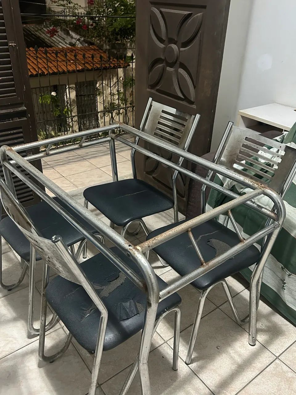 Mesa com 4 cadeiras / sem tampo de vidro - Foto 4