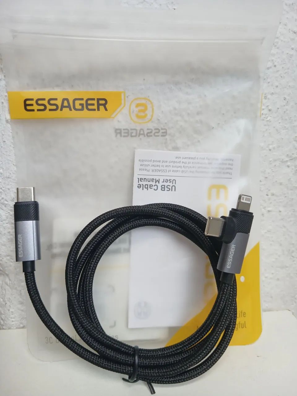 Cabo Tipo-C 3 em 1 (iPhone + USB-C) Novo e testado