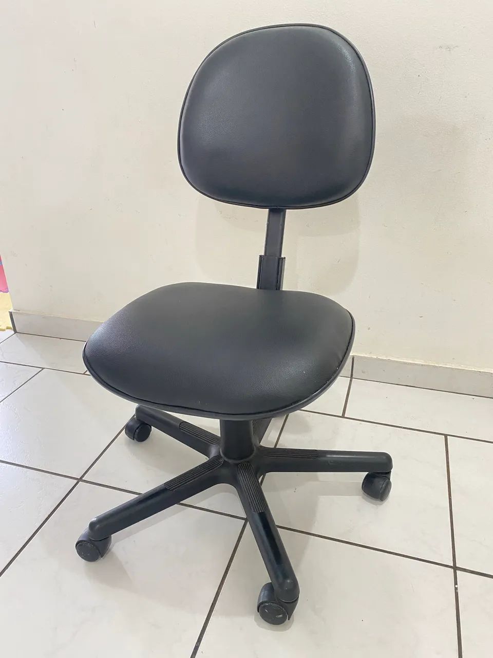 CADEIRA ESCRITÓRIO PRETA