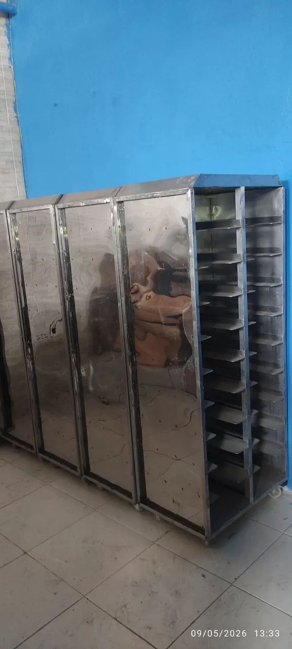 5Armários INOX 20 assadeiras CADA e rodas nylon"LEIA"