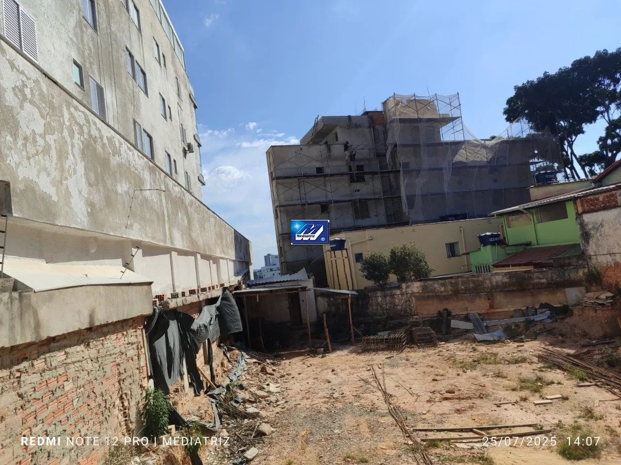 Lote com projeto aprovado com aptos e lojas - Foto 5