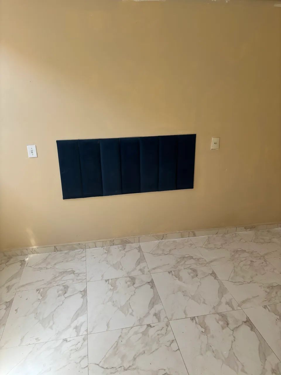 Aluga se casa fundo 3 cômodos grandes * - Foto 2