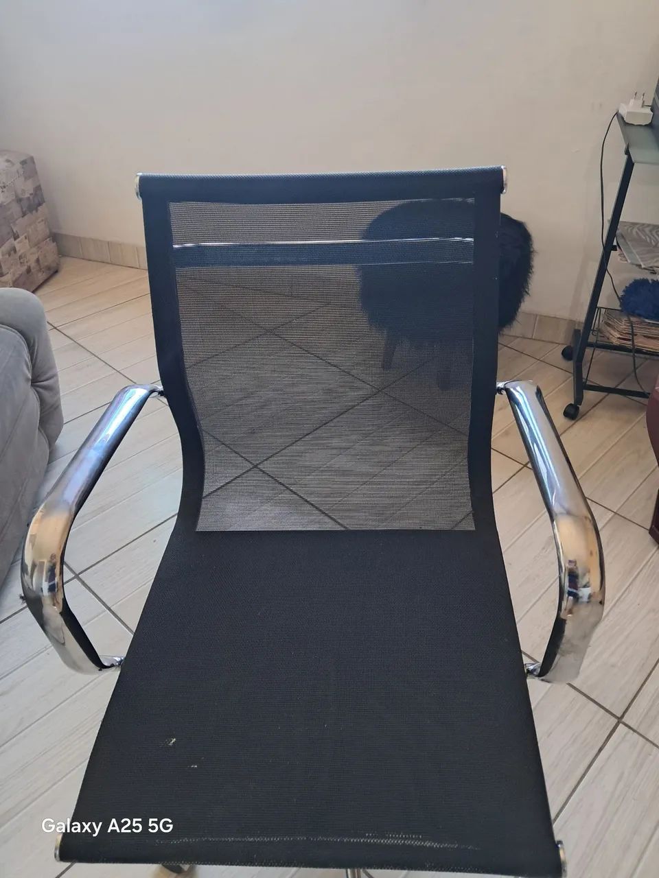 Vendo cadeira de escritorio - Foto 4