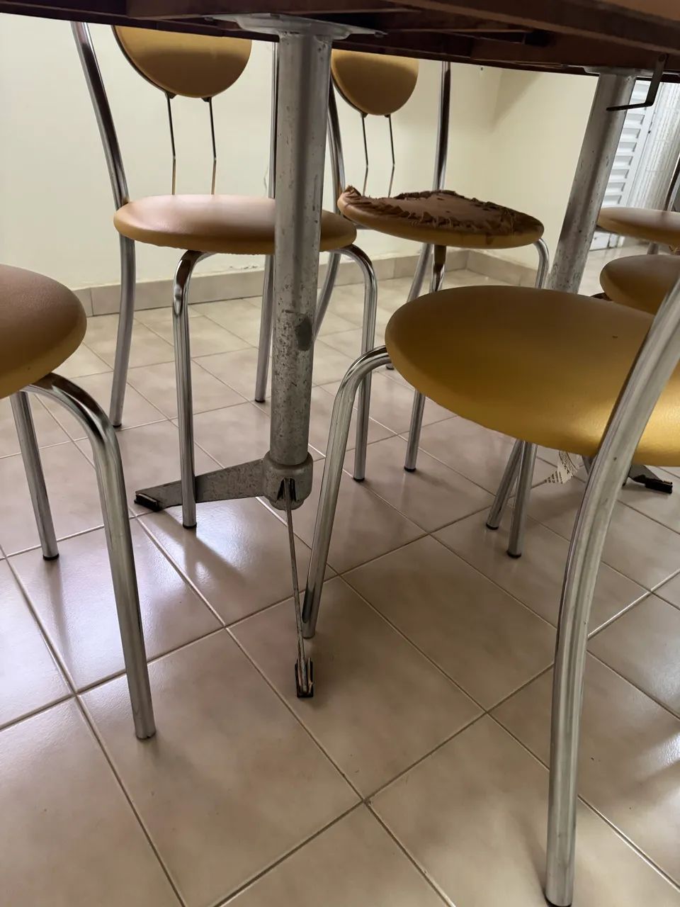 Mesa 6 lugares Brigatto e 6 cadeiras - usado - Foto 3