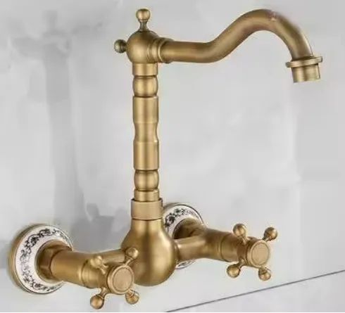 Torneira cozinha misturadora água quente/fria giratória retro bronze fixada na parede
