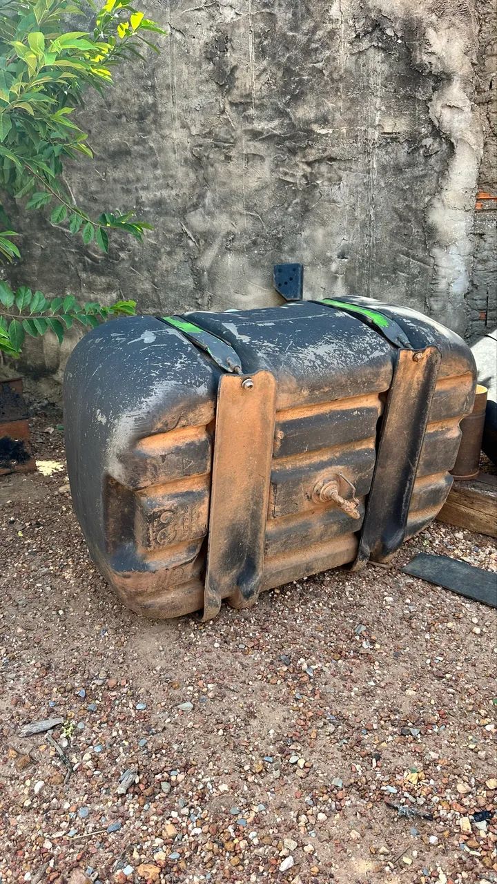 Vendo 2 tanques de 275 litros com suporte  - Foto 3