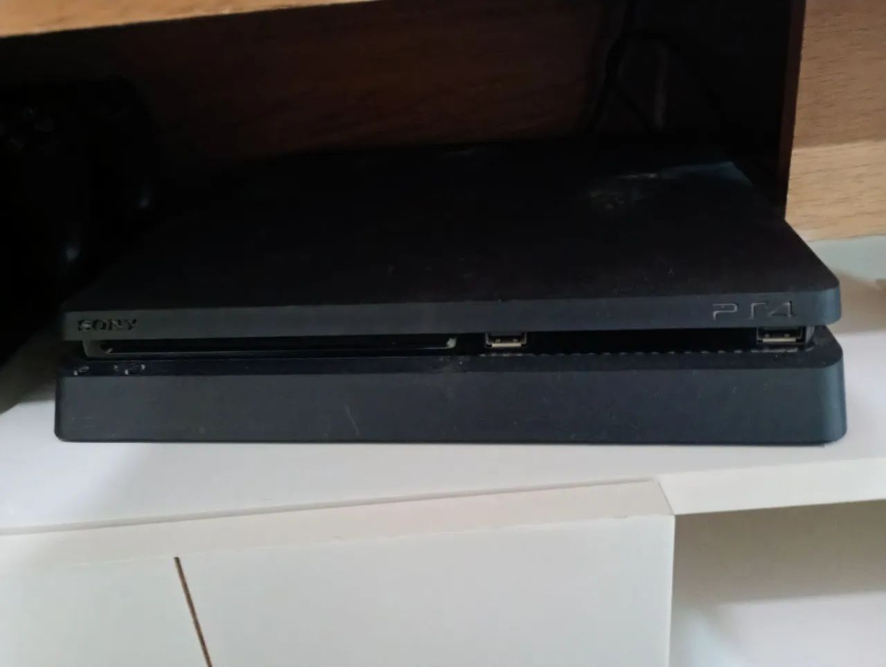 PS4 SLIM 1TB - 3 CONTROLES SEMINOVO - Foto 2