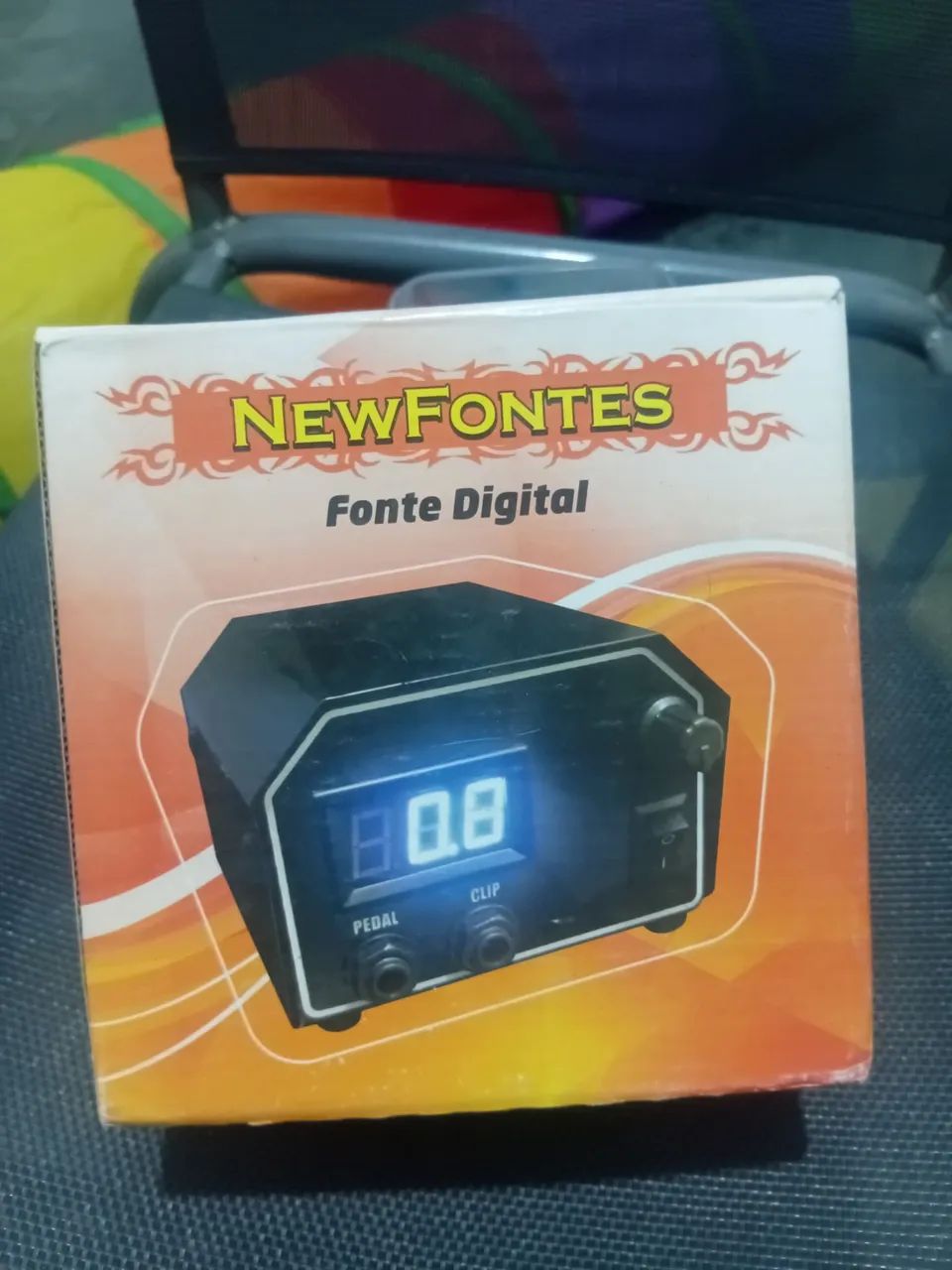 Maquininha de tattoo e fonte