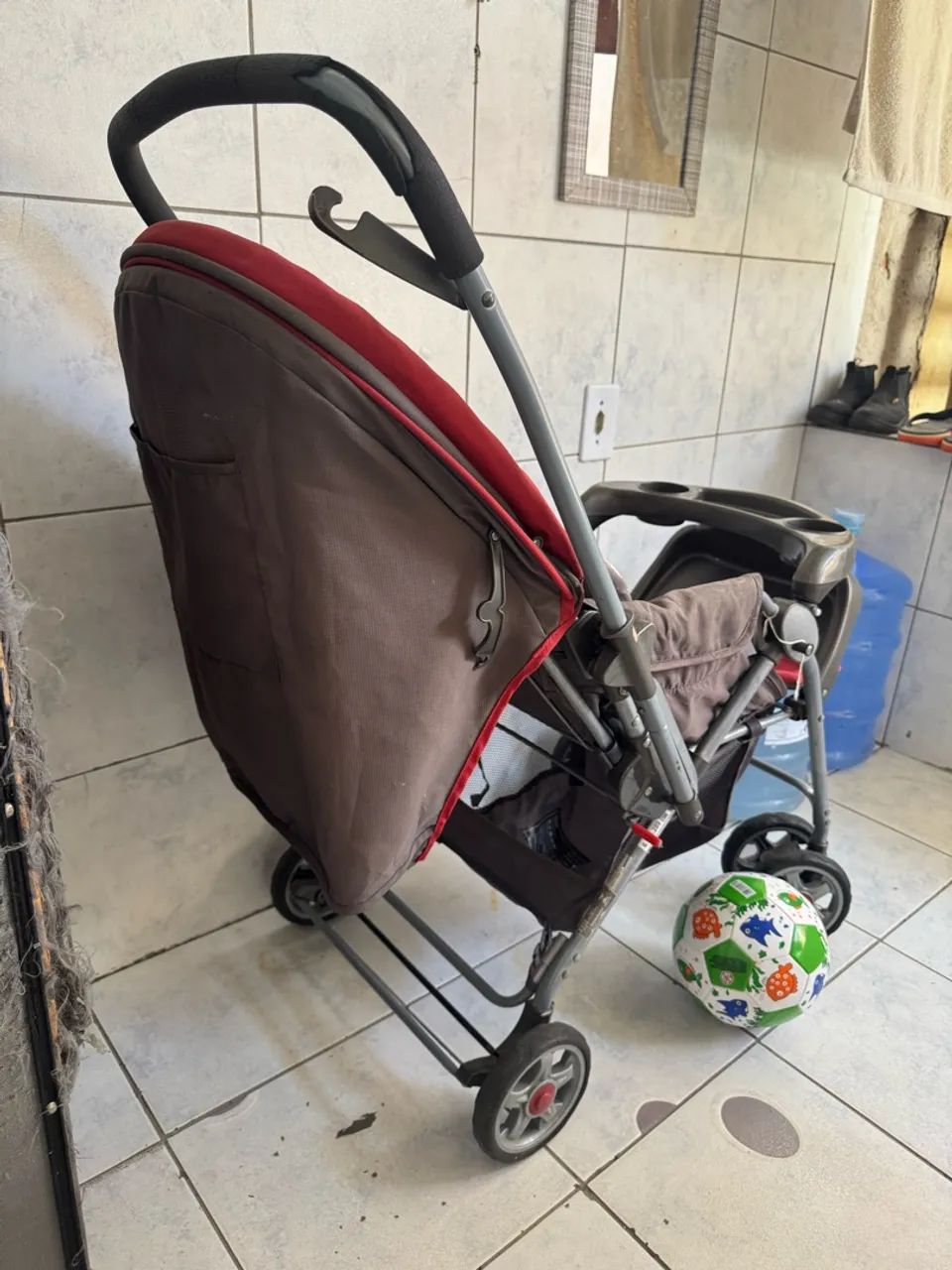 Carrinho de bebê Cosco - com bandeja e capota