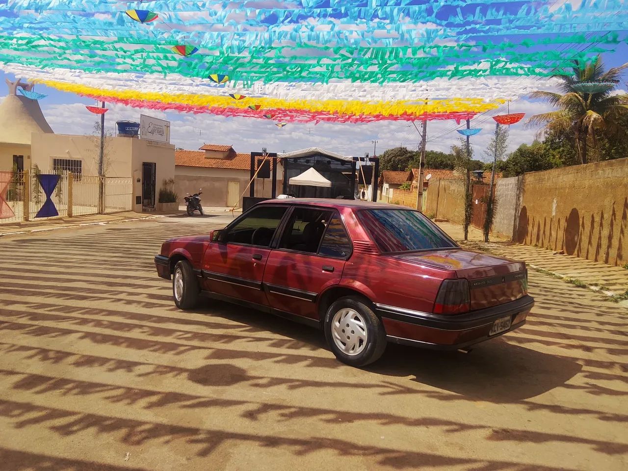 Chevrolet Monza Monza GLS/ Hi-Tech 2.0 EFI 2p e 4p 1996