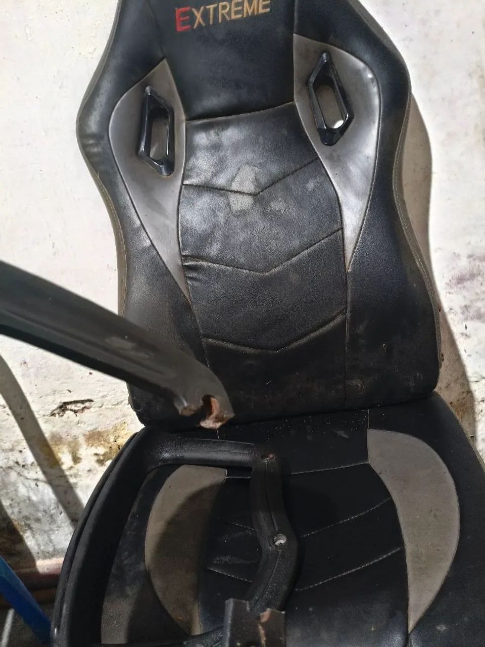 Cadeira gamer com braço quebrado 