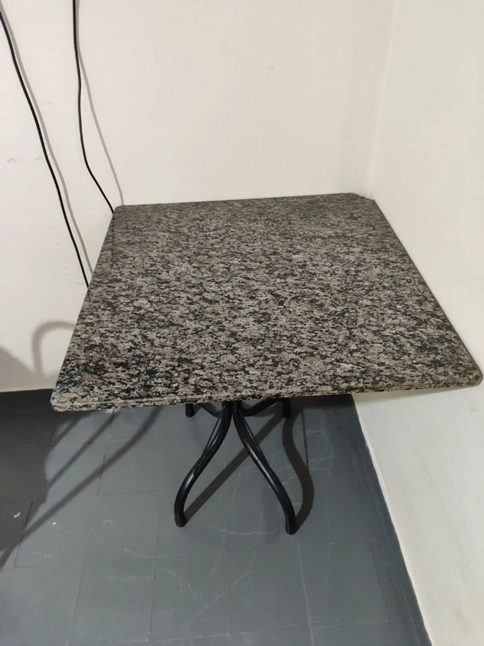 Vende -se uma mesa mármore 
