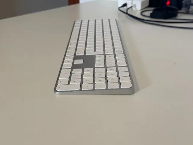 Teclado Numérico Apple Magic Keyboard com Touch ID em excelente estado! - Foto 3