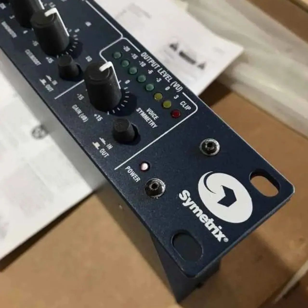 Symetrix 528e