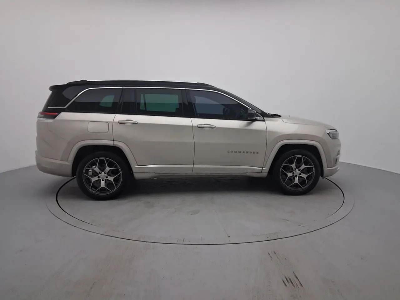 Jeep Commander Overland T270 1.3 TB Flex Aut., foto 5 de 17