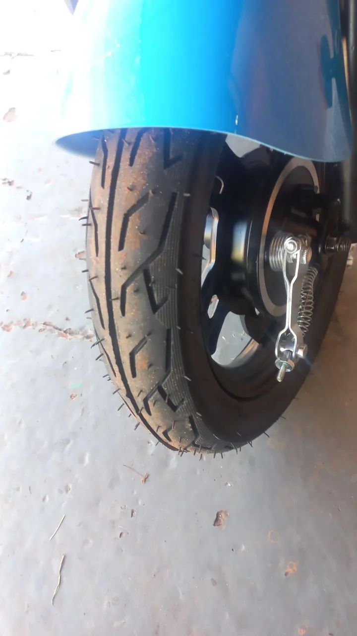 Pneu de scooter colocado  - Foto 3